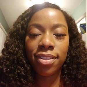 Meet your Posher, Elisa