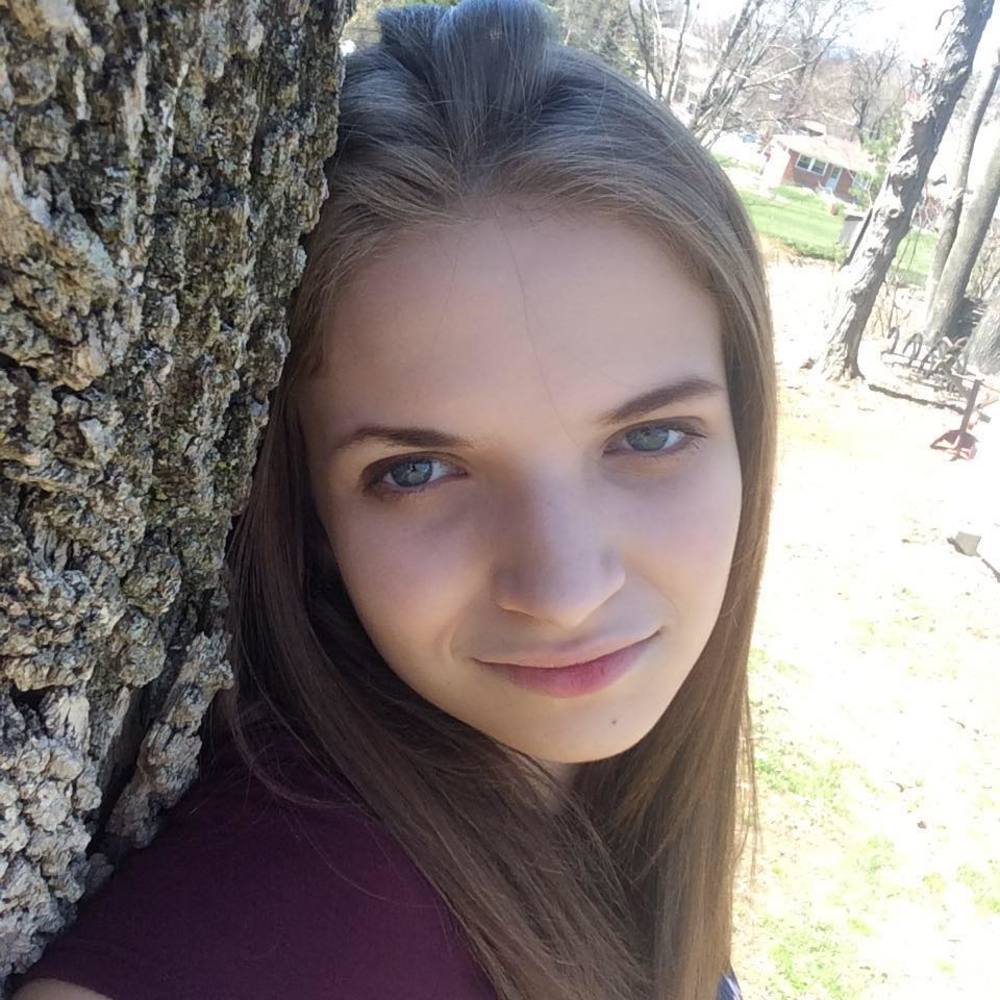 Meet your Posher, Alexis a