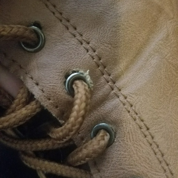 Shoes - Picture 2 of 7