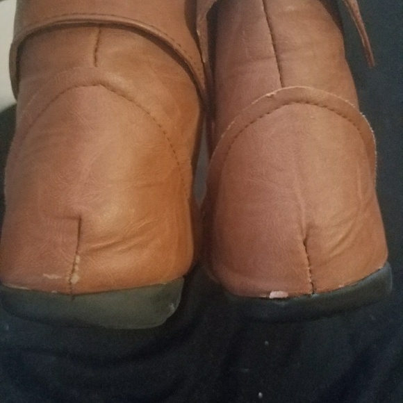 Shoes - Picture 3 of 7