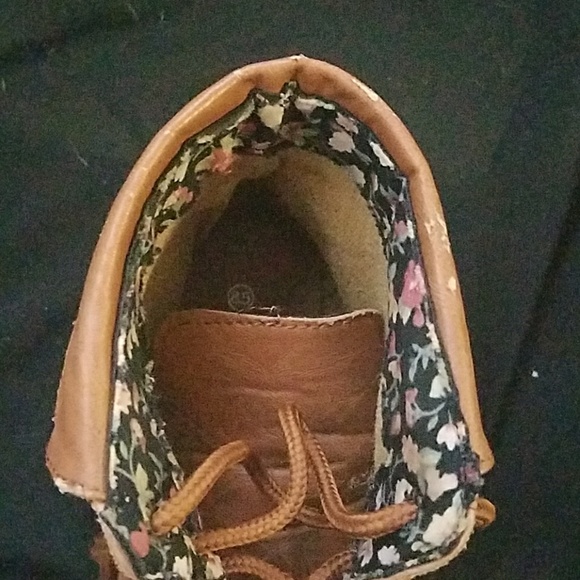 Shoes - Picture 4 of 7