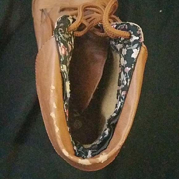 Shoes - Picture 5 of 7