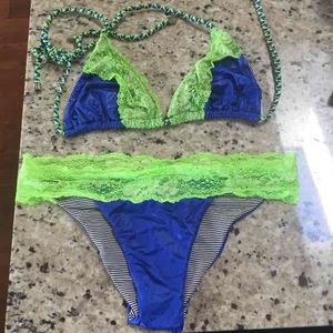 BEACH BUNNY BATHINGSUIT