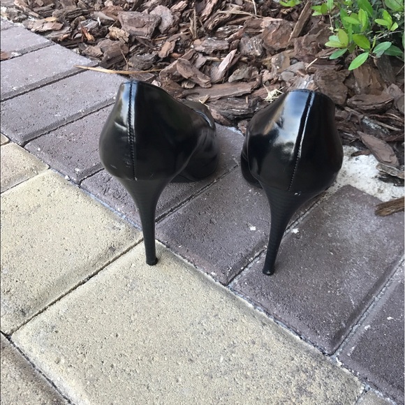 Black leather peep toes - Picture 3 of 6