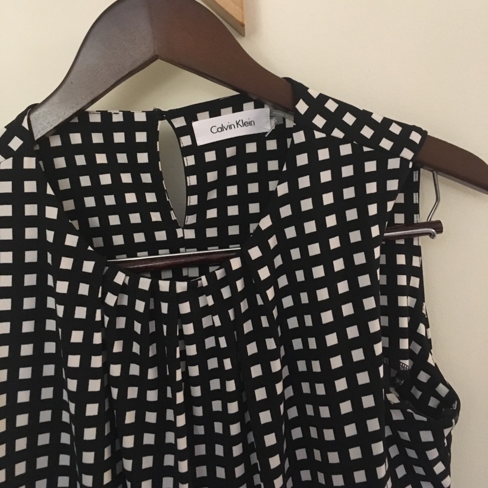 Calvin Klein Chic Modern Print Sleeveless Top EUC