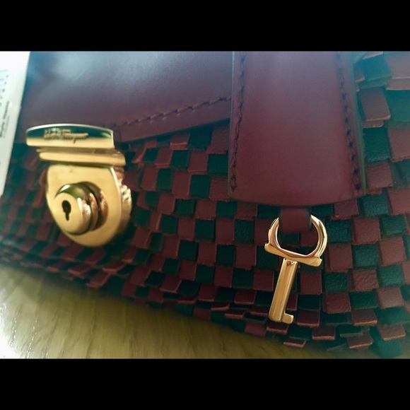 3HOURS LEFT!!!! SELLING ON EBAY! ACT NOW!! - Picture 4 of 8