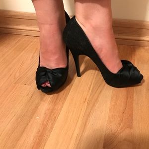 Nine West black lace heels
