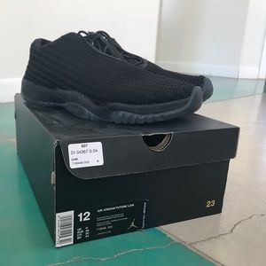 AIR JORDAN FUTURE LOW BLACK/METALLIC SILVER