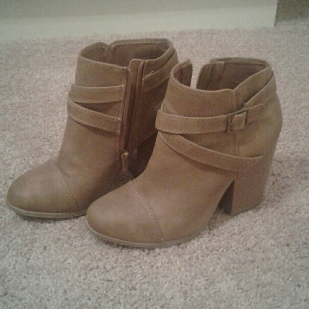LC Lauren Conrad ankle boots