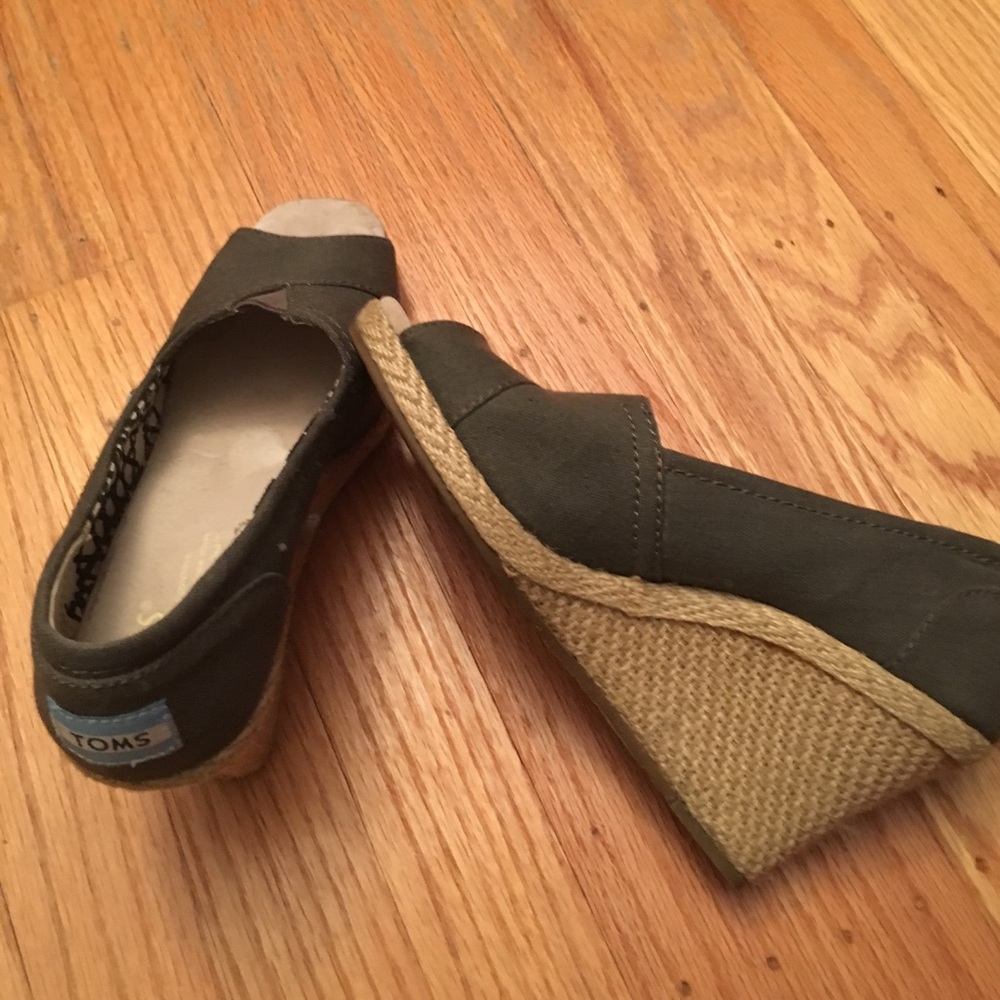 Toms grey 5.5 peep toe wedges
