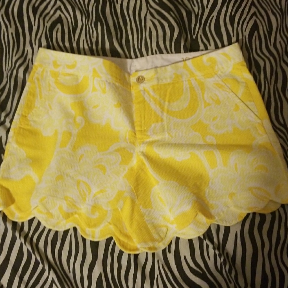 Lilly yellow shorts
