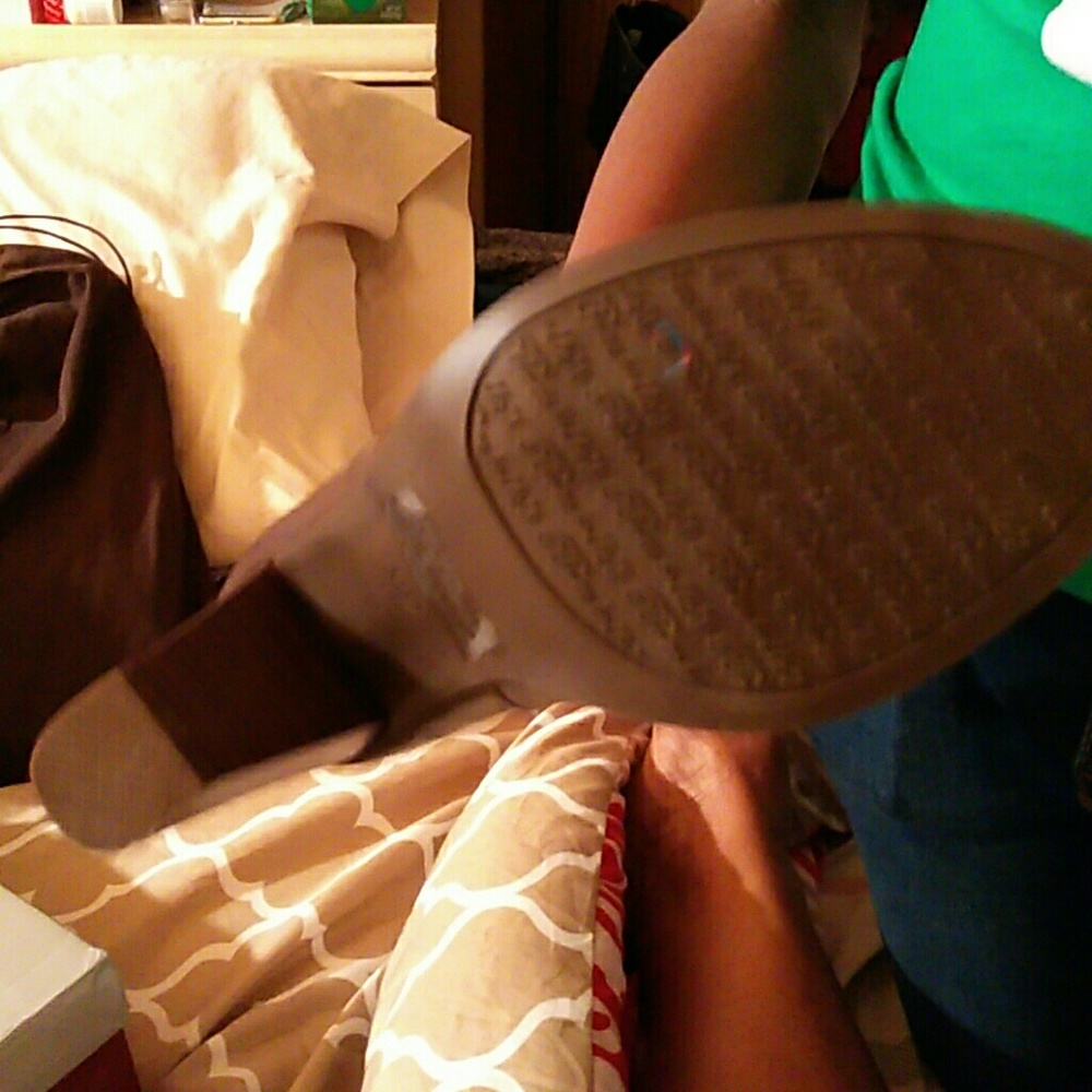 Shoe - Picture 2 of 3