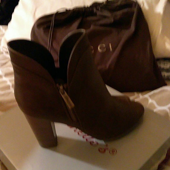 Shoe - Picture 1 of 3