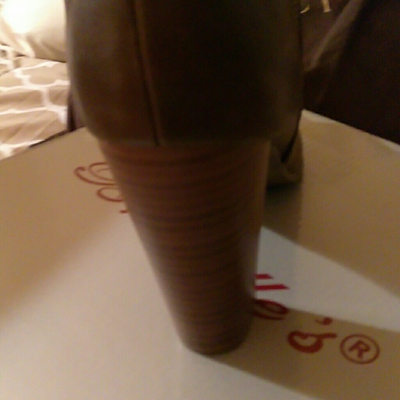 Shoe - Picture 3 of 3