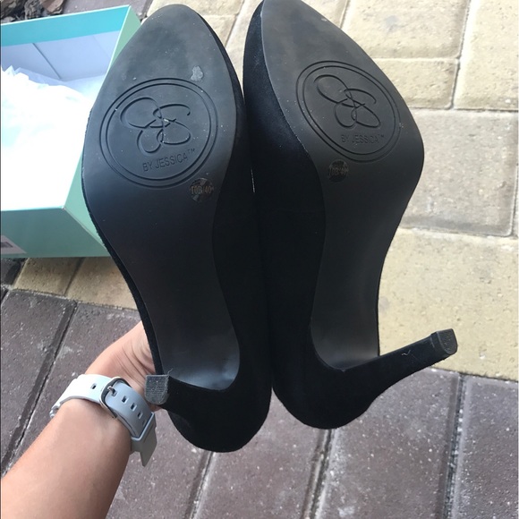 Black suede pumps - Picture 3 of 3