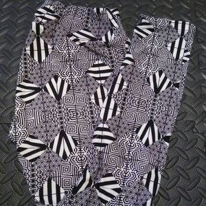 Black & white OS lularoe leggings
