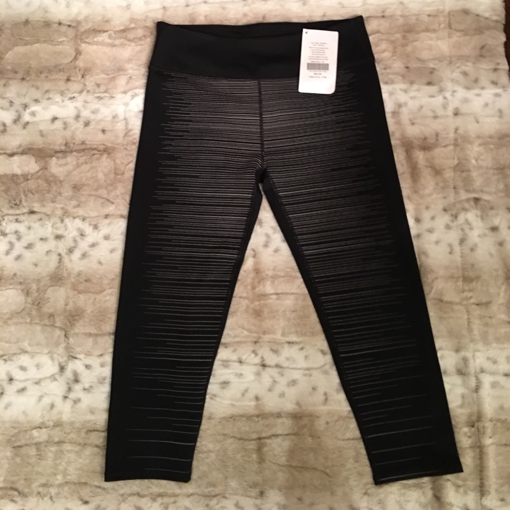 NWT! Fabletics cropped pants!