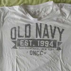 White Old Navy long sleeve T-shirt