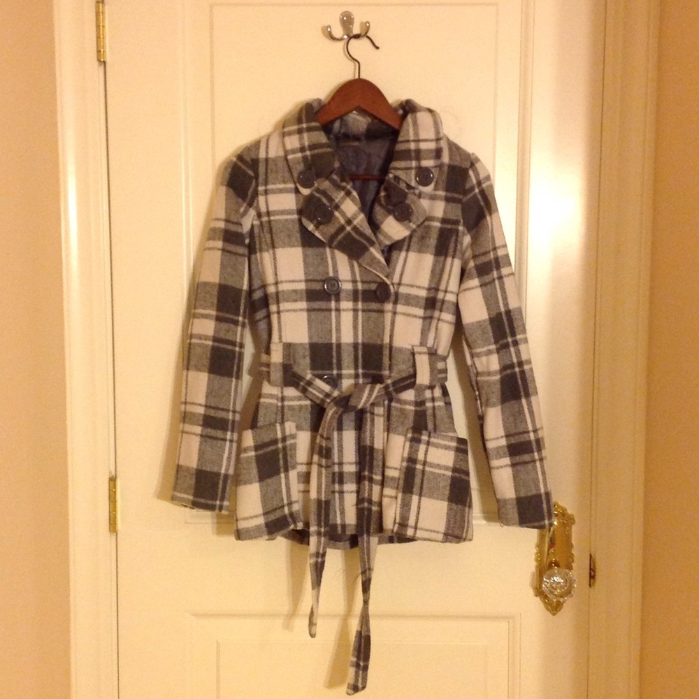 Gray/white plaid peacoat