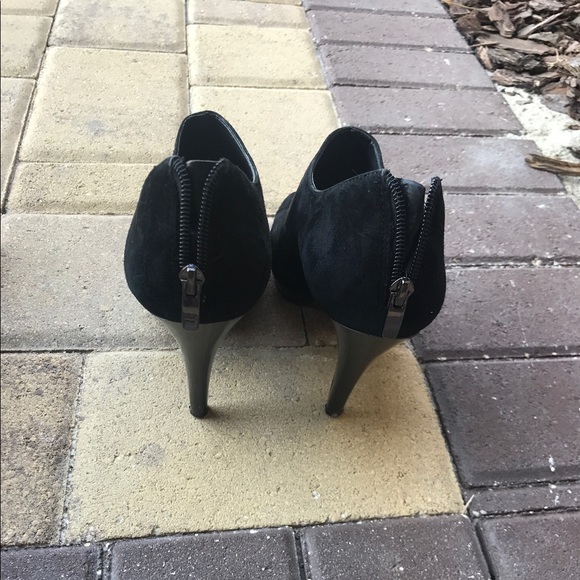 Black peep toe booties - Picture 2 of 3