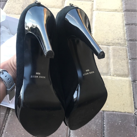 Black peep toe booties - Picture 3 of 3