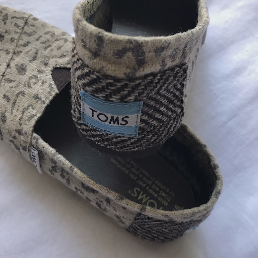 TOMS Slip-Ons