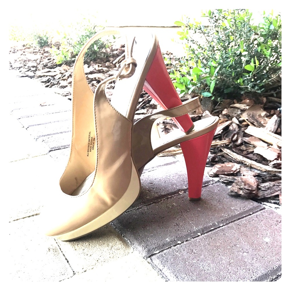 Color-blocked slingbacks