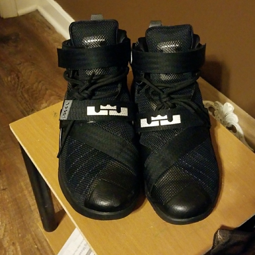 LeBron Soldier 9