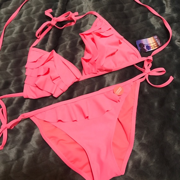 Other - NEW WITH TAGS! Coral ruffle bikini