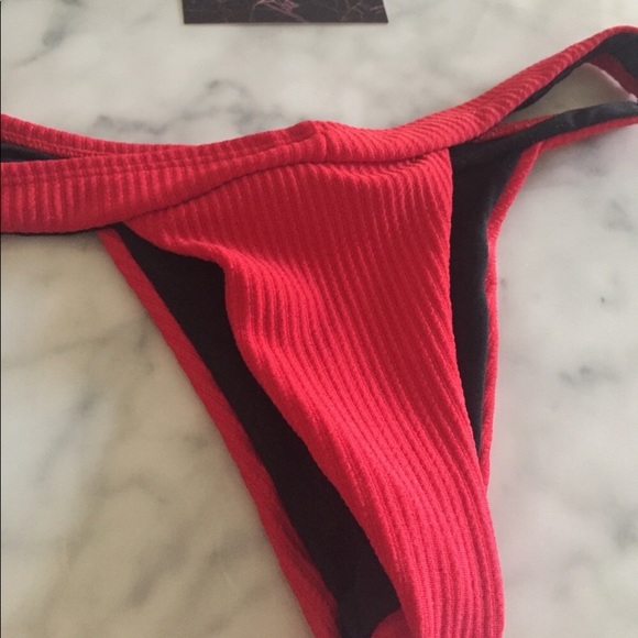 • Deep Red Off-The-Shoulders Bikini • - Picture 3 of 4