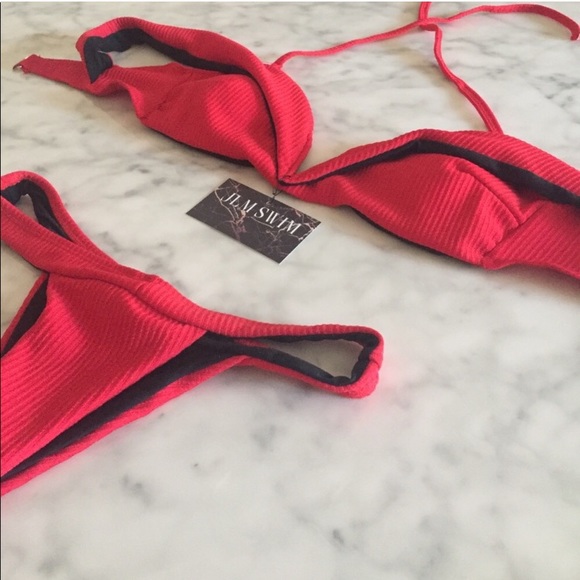 • Deep Red Off-The-Shoulders Bikini • - Picture 4 of 4