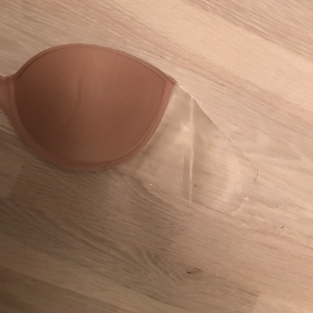 Adhesive bra - Picture 3 of 5
