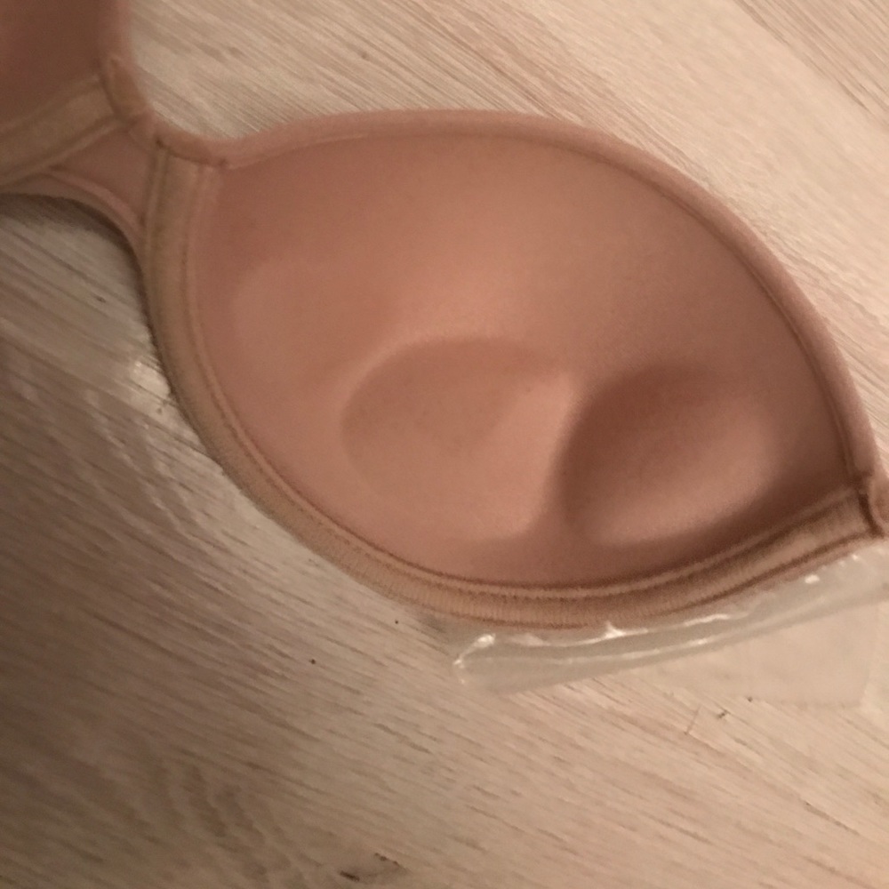 Adhesive bra - Picture 4 of 5