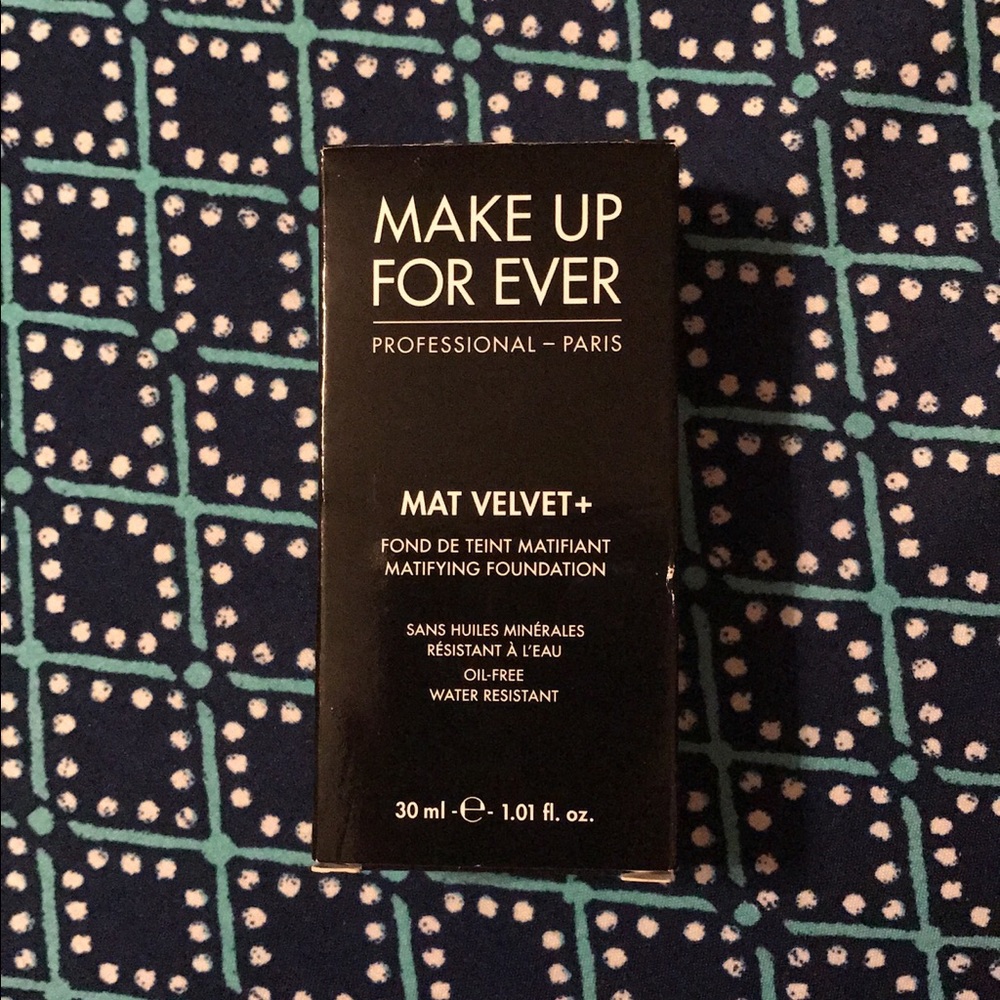 Make Up For Ever MAT VELVET+ Matifying Foundation