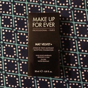 Make Up For Ever MAT VELVET+ Matifying Foundation