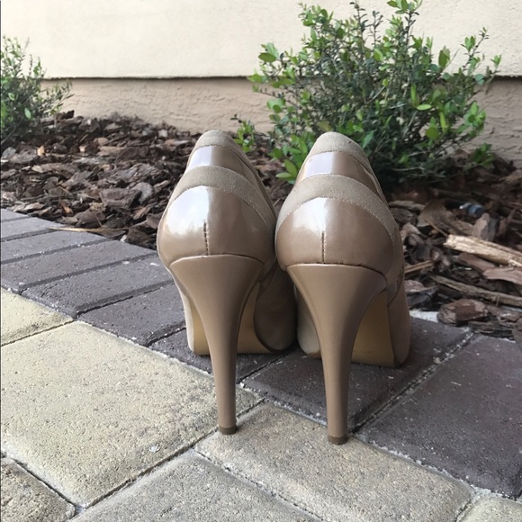 Tan peep toe pumps - Picture 4 of 5