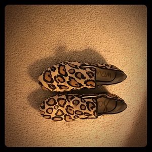 Top like new,fur textured.Soles slightly soiled.