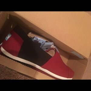 Men Toms Size 8.5 new