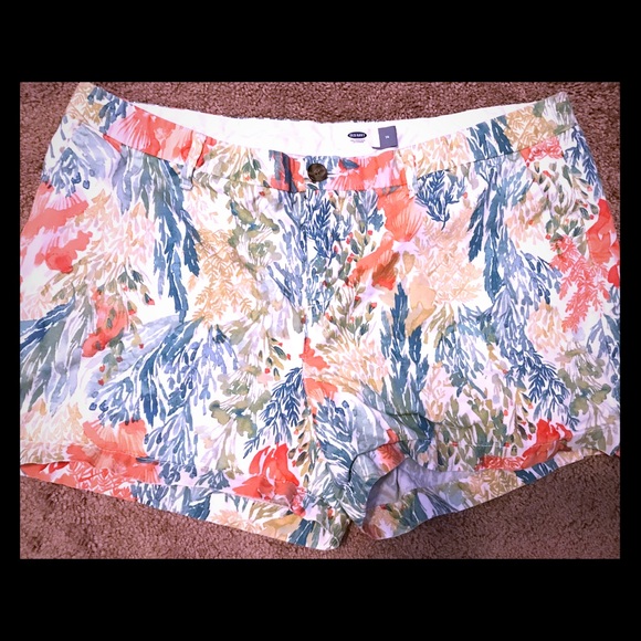 Old Navy Pants - Printed old Navy shorts