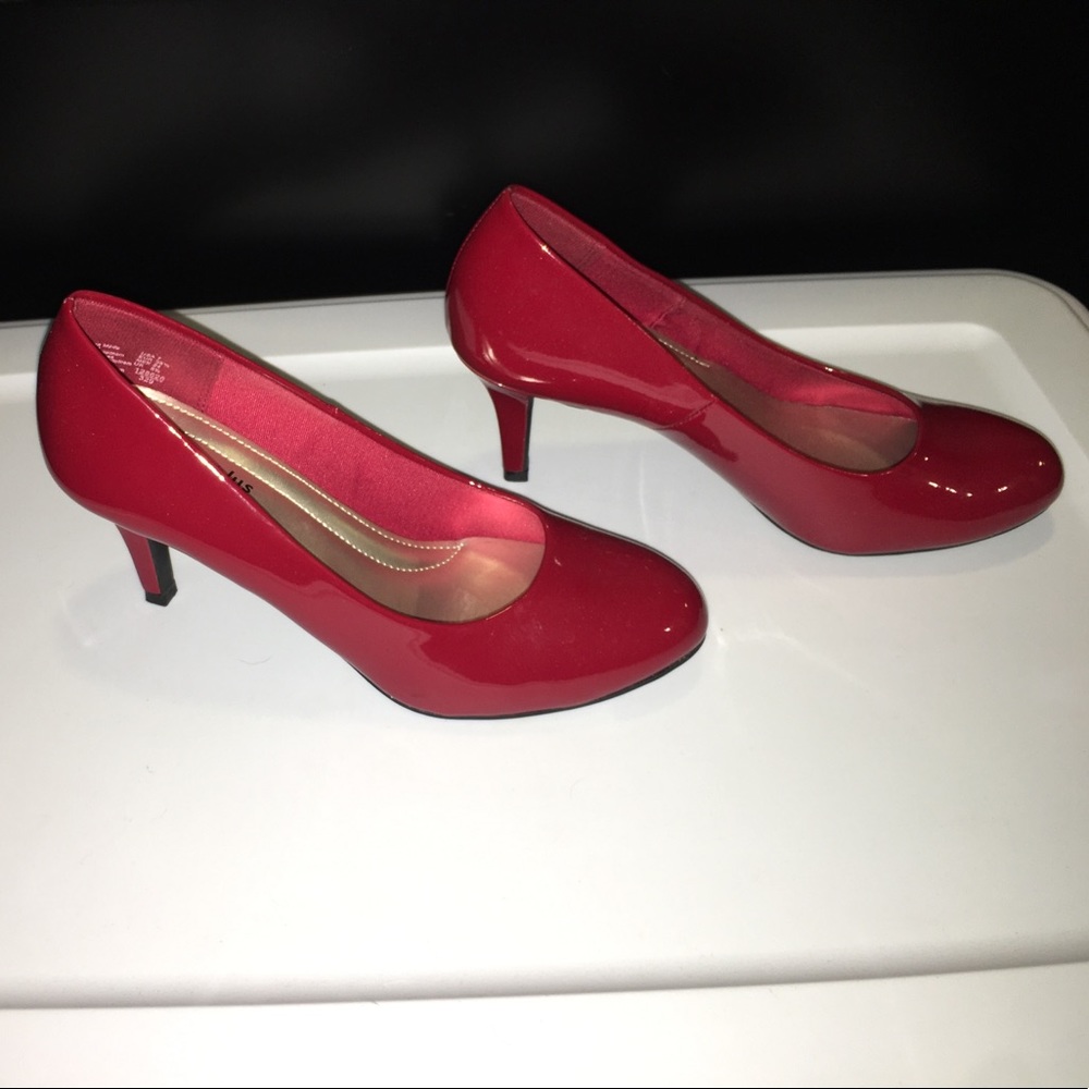 red heels - Picture 2 of 4