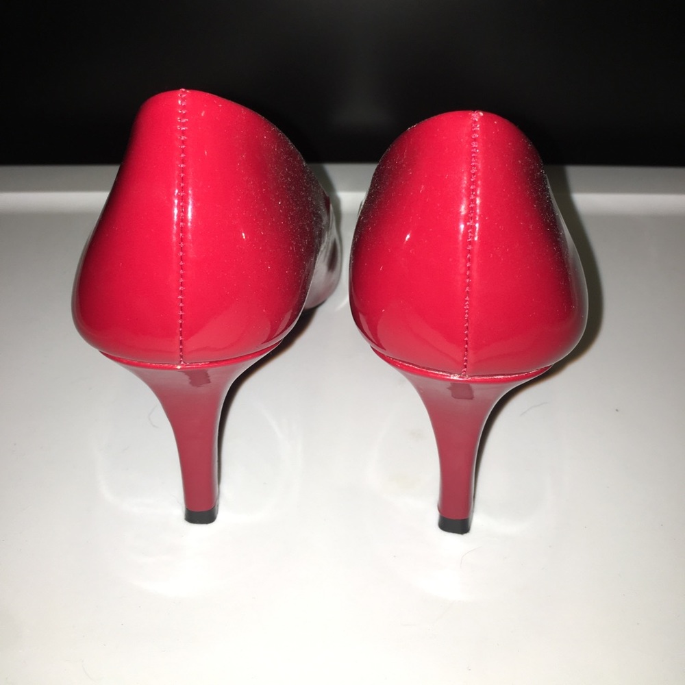 red heels - Picture 3 of 4
