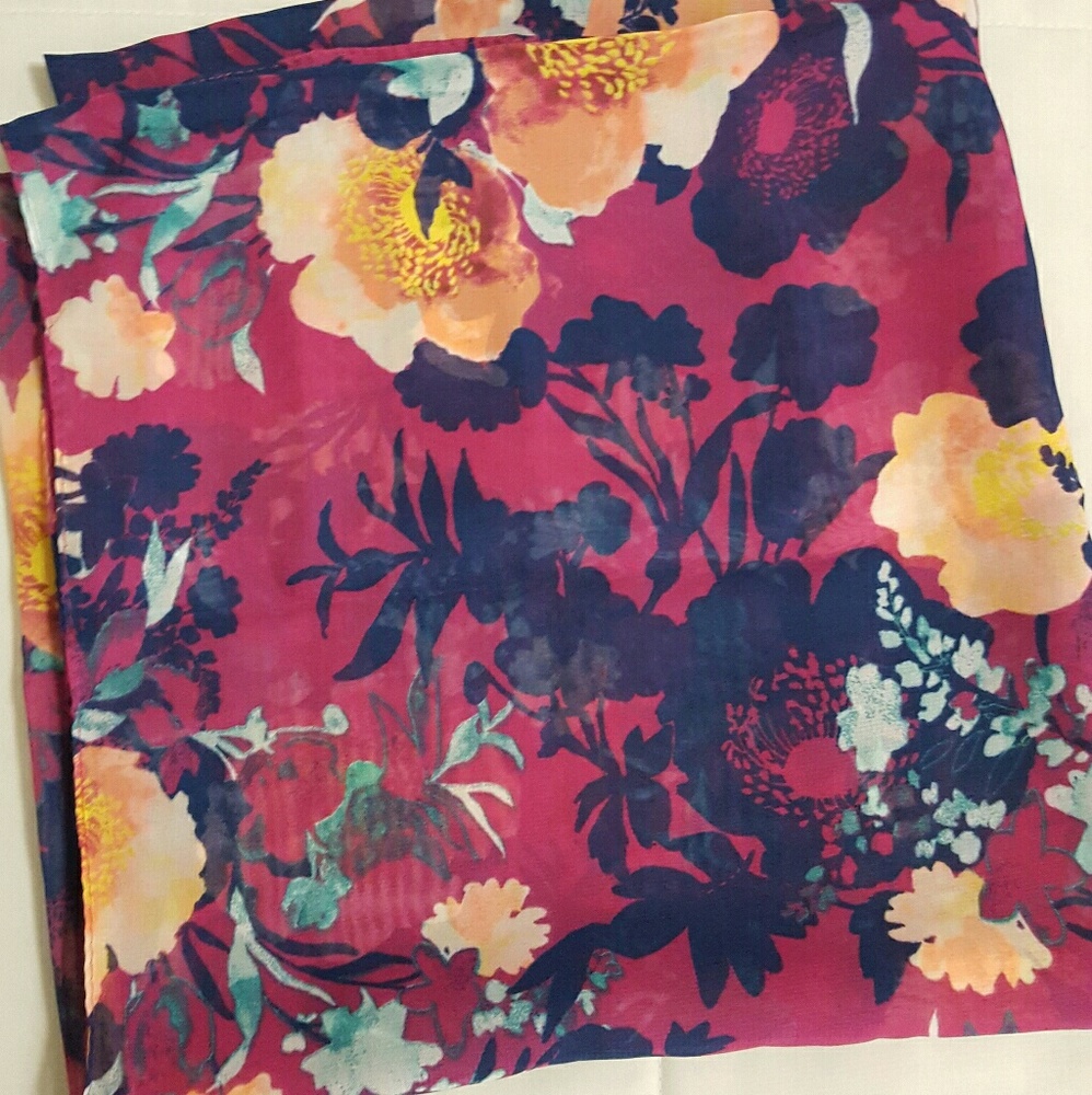 NWOT Light weight Floral Scarf