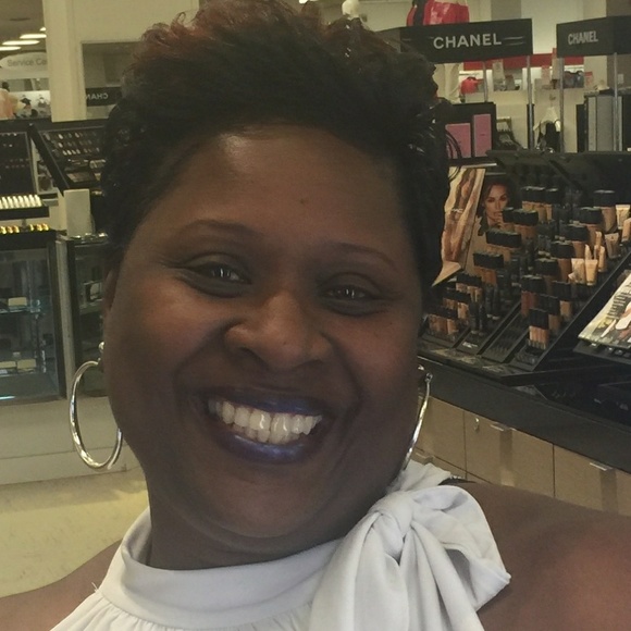 Meet your Posher, Constina - Picture 1 of 1