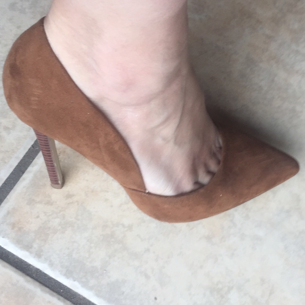 Tan heels size 7