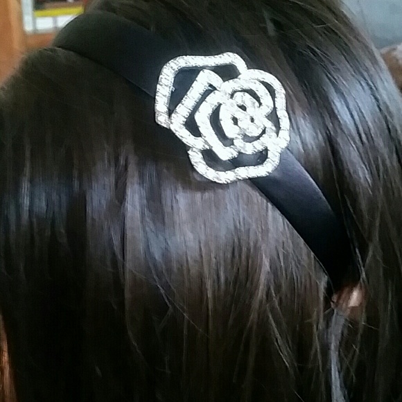 Rose headband - Picture 3 of 3