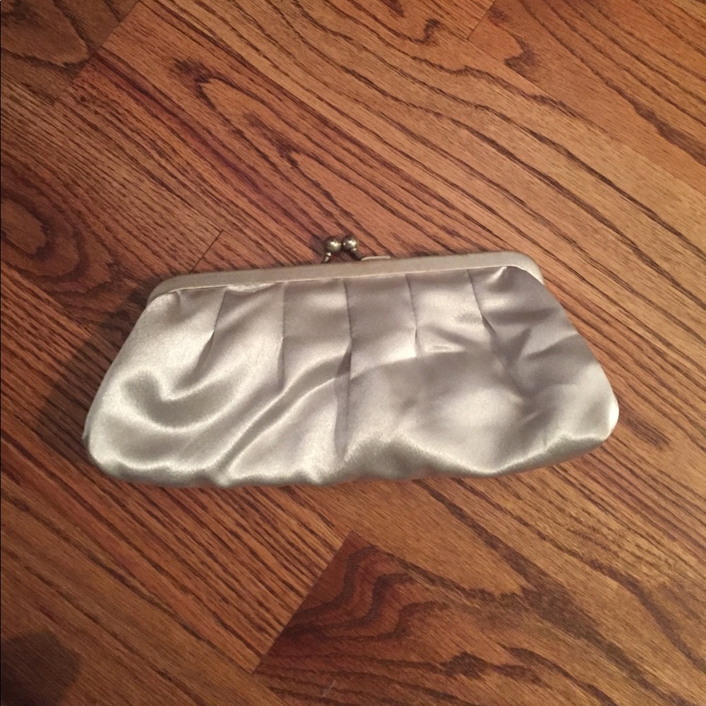 La Regale silver clutch