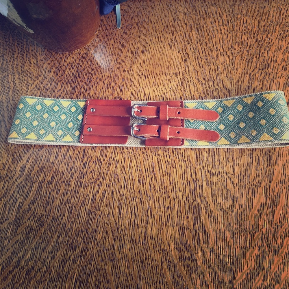 Linea Pelle Stretch belt. Anthropologie Brand.