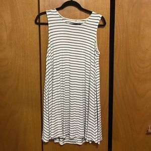 Striped white/black flowy American Eagle dress
