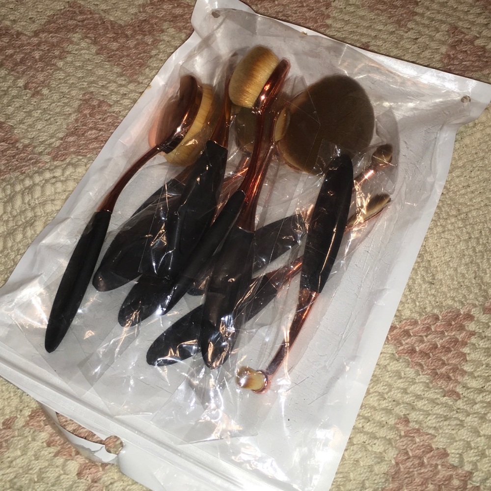 No brand oval shape makeup brushes