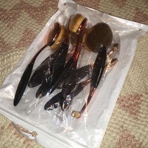 No brand oval shape makeup brushes